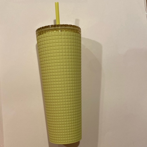 NWT Starbucks 24oz Screw Lid Straw Cold Cup YellowGreen Studded Grid Tumbler - Picture 9 of 10
